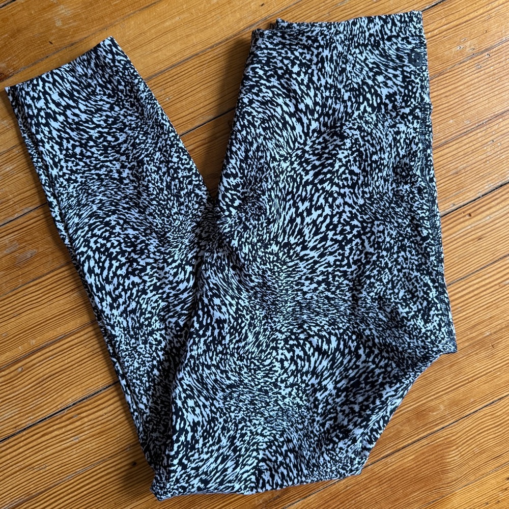 Lululemon High Rise In Still Tight 4